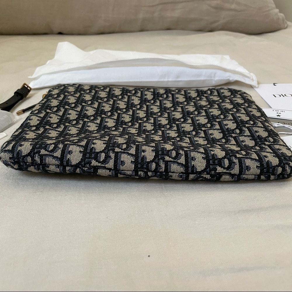 Dior Travel Pouch - Picture 3 of 6
